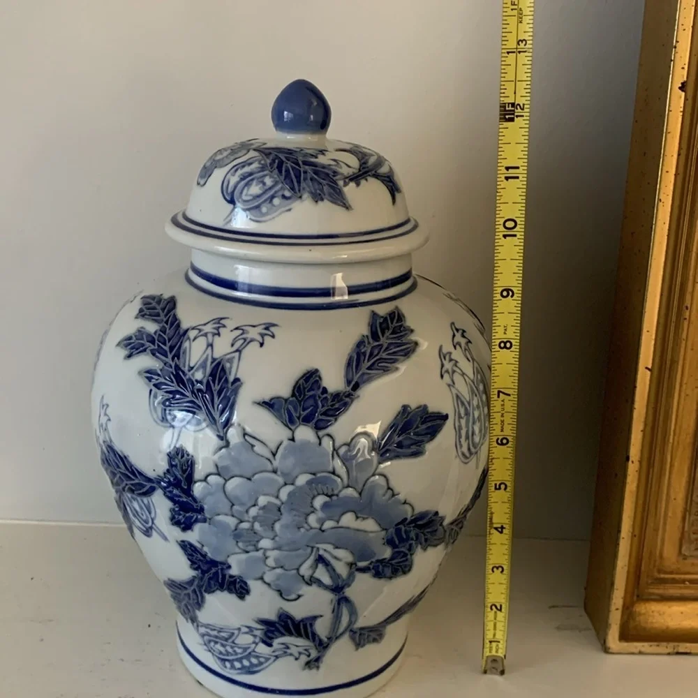 Chinoiserie blue white ginger jar vase with lid New tradition ceramic home decor
